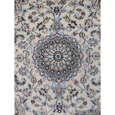Medallion Design Wool & Cotton Naein Persian Rug  -  RN5010 Medallion Design Wool & Cotton Naein Persian Rug  -  RN5010